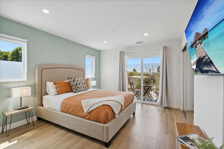 *Heart of LA: Your Perfect Hollywood Stay*