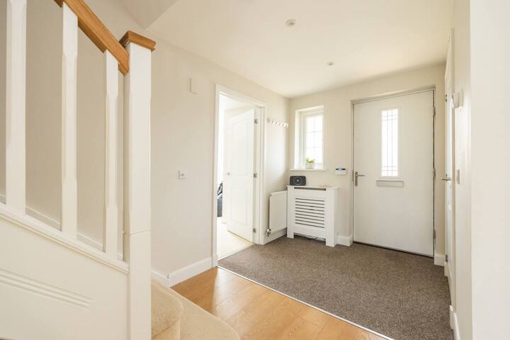 Luxury Detached Home gallery image 3