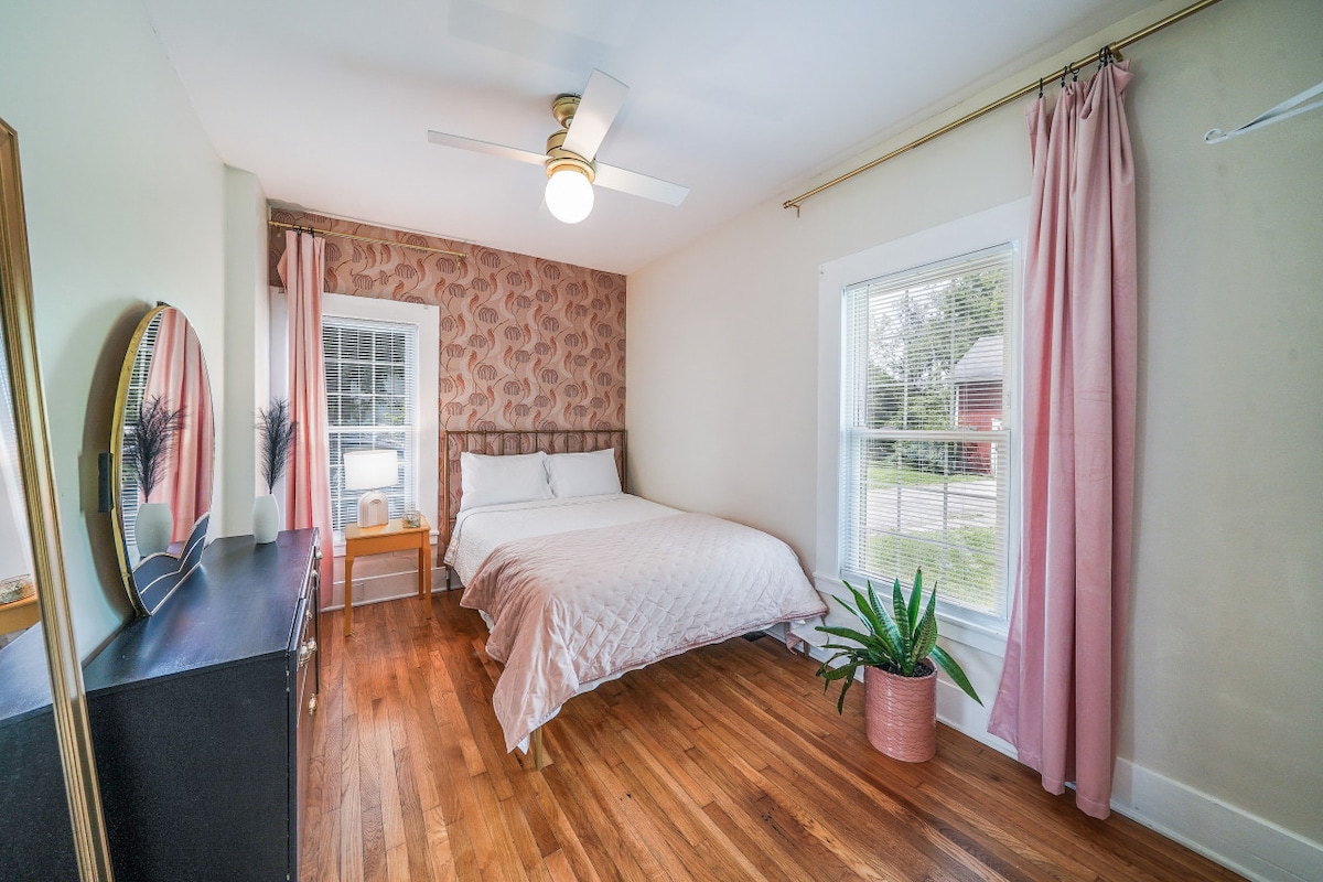 Ქვედა საძინებელი 152 × 203 სმ ზომის საწოლით