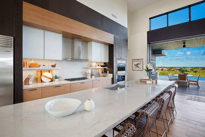 Hale Mahina Hou: Luxury Oasis w/Ocean View + Pool gallery image 5