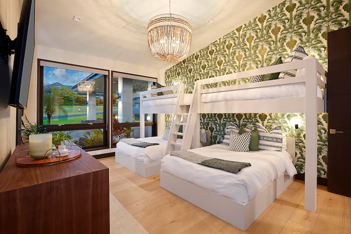 Acogedoras habitaciones para personas aventureras: nuestro cuarto dormitorio con literas, ¡perfecto para todas las edades!
