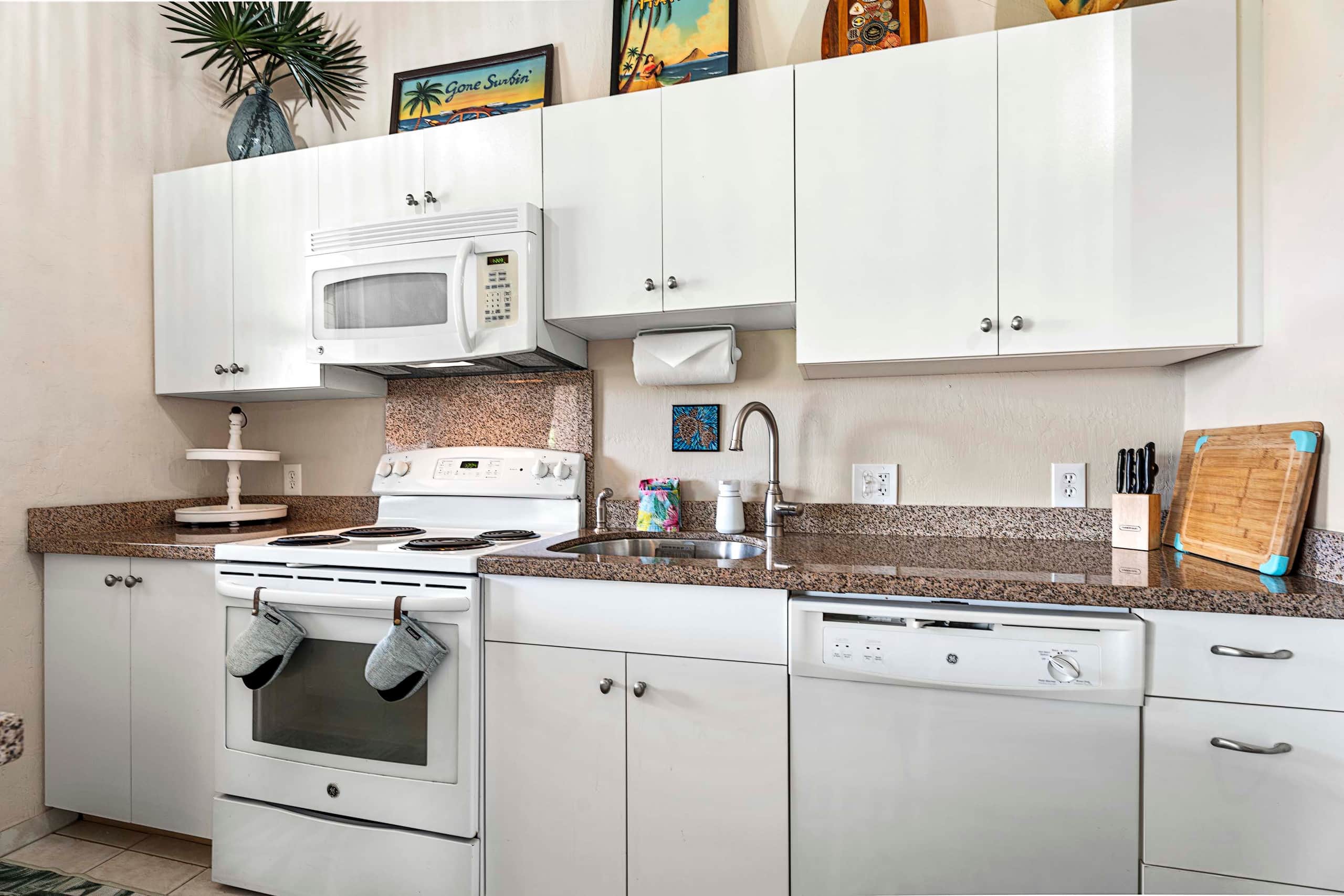 Condo in Kailua-Kona · ★4.91 · 1 bedroom · 3 beds · 1 bath - Image 9