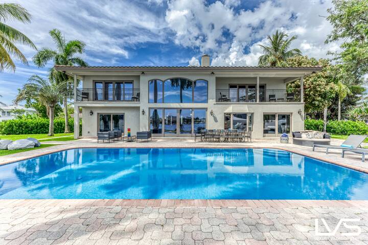 LVS Villa Key-Waterfront Estate/Pool/5Min 2 Beach gallery image 3