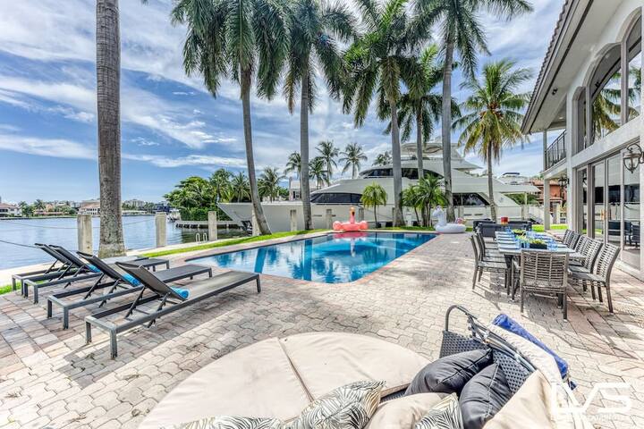 LVS Villa Key-Waterfront Estate/Pool/5Min 2 Beach gallery image 4