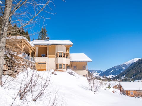 Erfolgreiche Airbnb-Immobilie: Spacious apartment with beautiful views and saun in Saalbach Hinterglemm