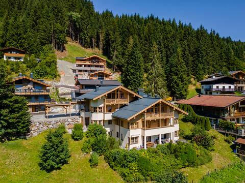 Successful Airbnb property: Spacious apartment with beautiful views and saun in Saalbach Hinterglemm