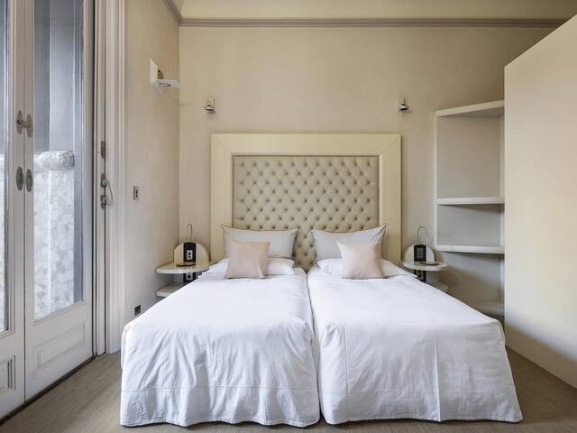 El Palauet Royal Suites – Royal Suite Bonaventura gallery image 5