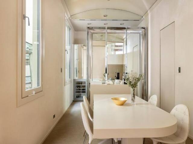 El Palauet Royal Suites – Suite Joan gallery image 5