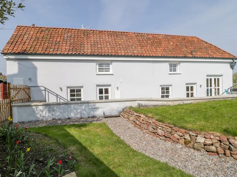 Popular Airbnb listing: Avonside Cottage in Avonmouth And Lawrence Weston