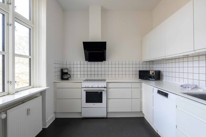 Lakeside 3BR Flat w/Balcony in Peaceful Area gallery image 5