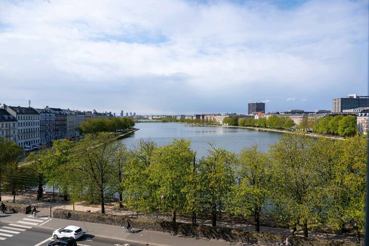 Lakeside 3BR Flat w/Balcony in Peaceful Area gallery image 2