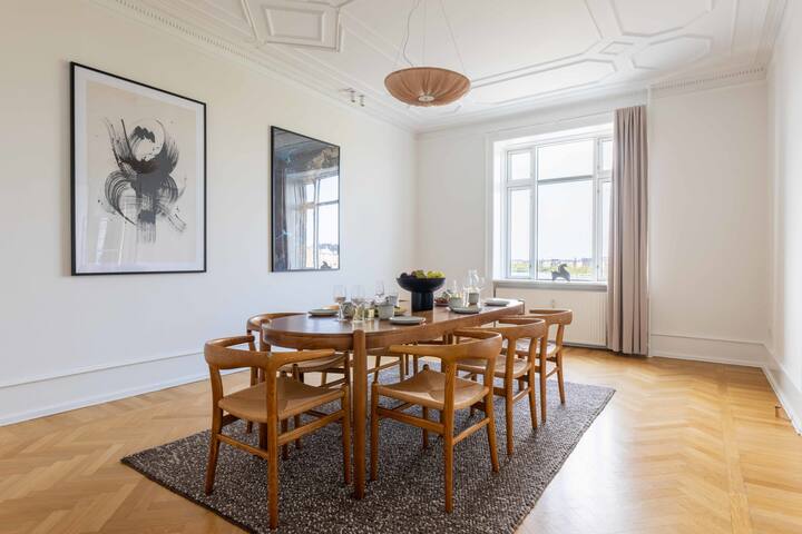 Lakeside 3BR Flat w/Balcony in Peaceful Area gallery image 3