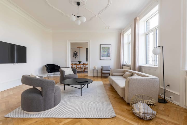 Lakeside 3BR Flat w/Balcony in Peaceful Area