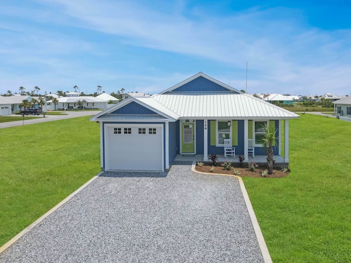 Tropical Retreat 3bd/2ba, Pet Friendly! - Mexico Beach, FL