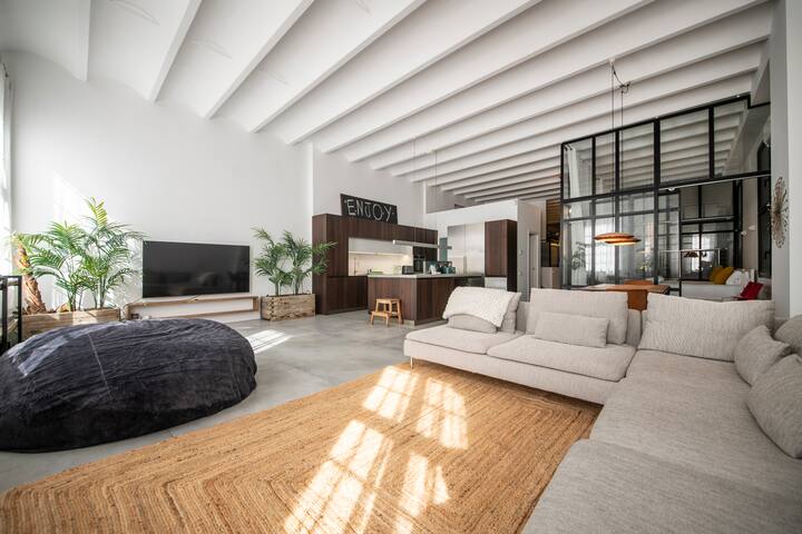 Large 5 Bedrooms Apartment in Poblenou gallery image 4