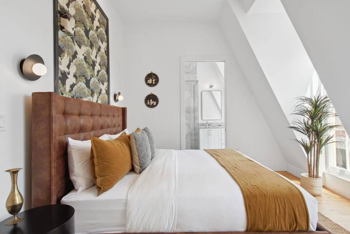 Trendy CBD Condo | Near French Quarter gallery image 4