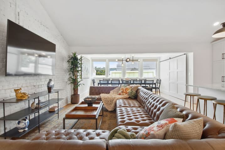 Trendy CBD Condo | Near French Quarter gallery image 2