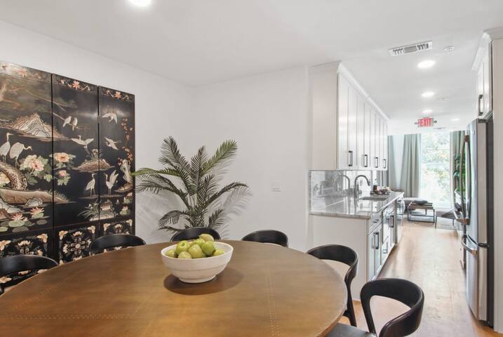 Stylish CBD Condo | Near French Quarter gallery image 4