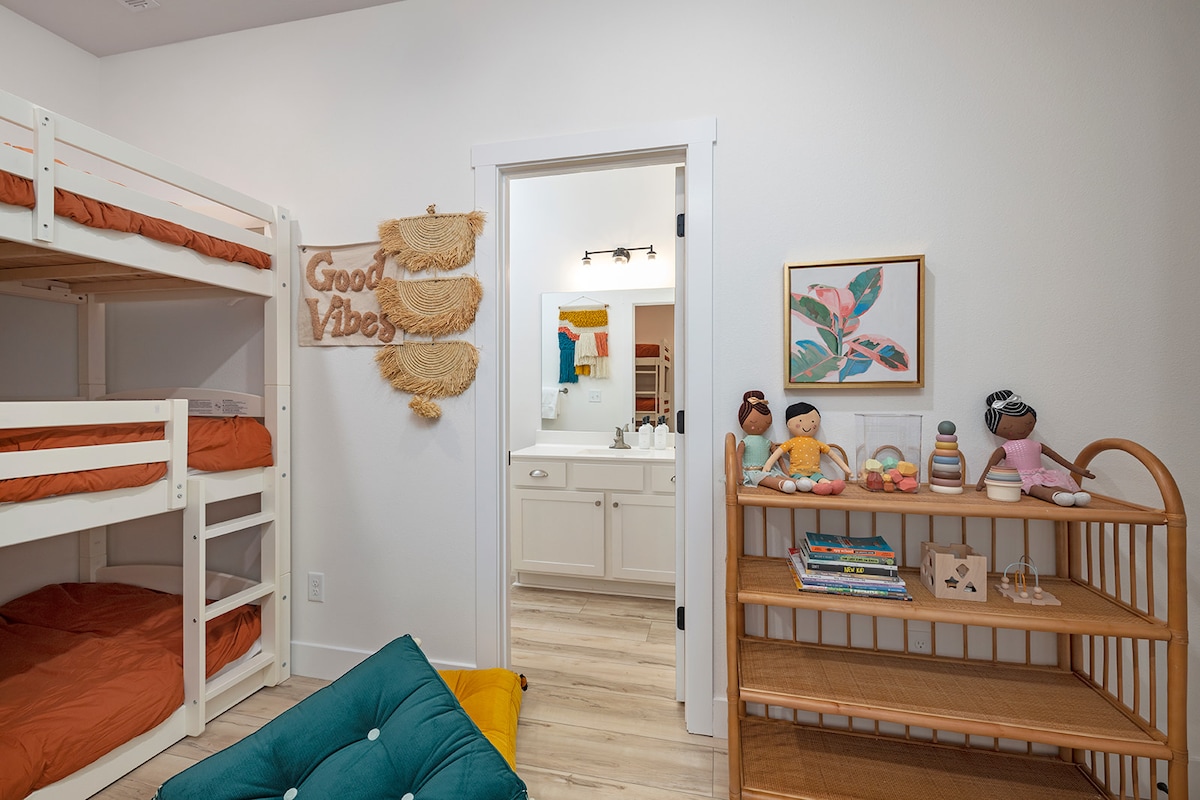 Great, encouraging art...and a bookcase with toys, books and dolls (please use gently!)