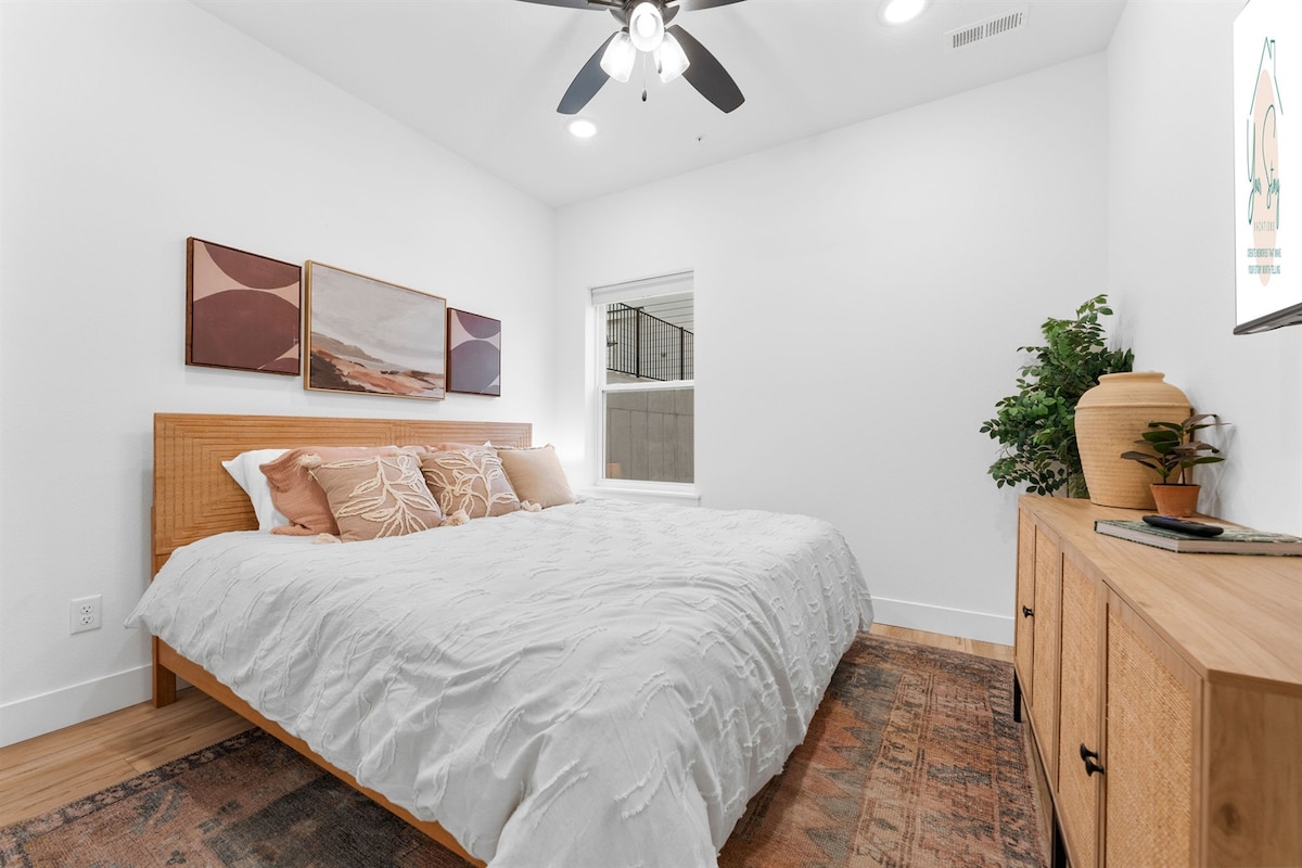 Snuggle up in this luxurious duvet and sleep so soundly