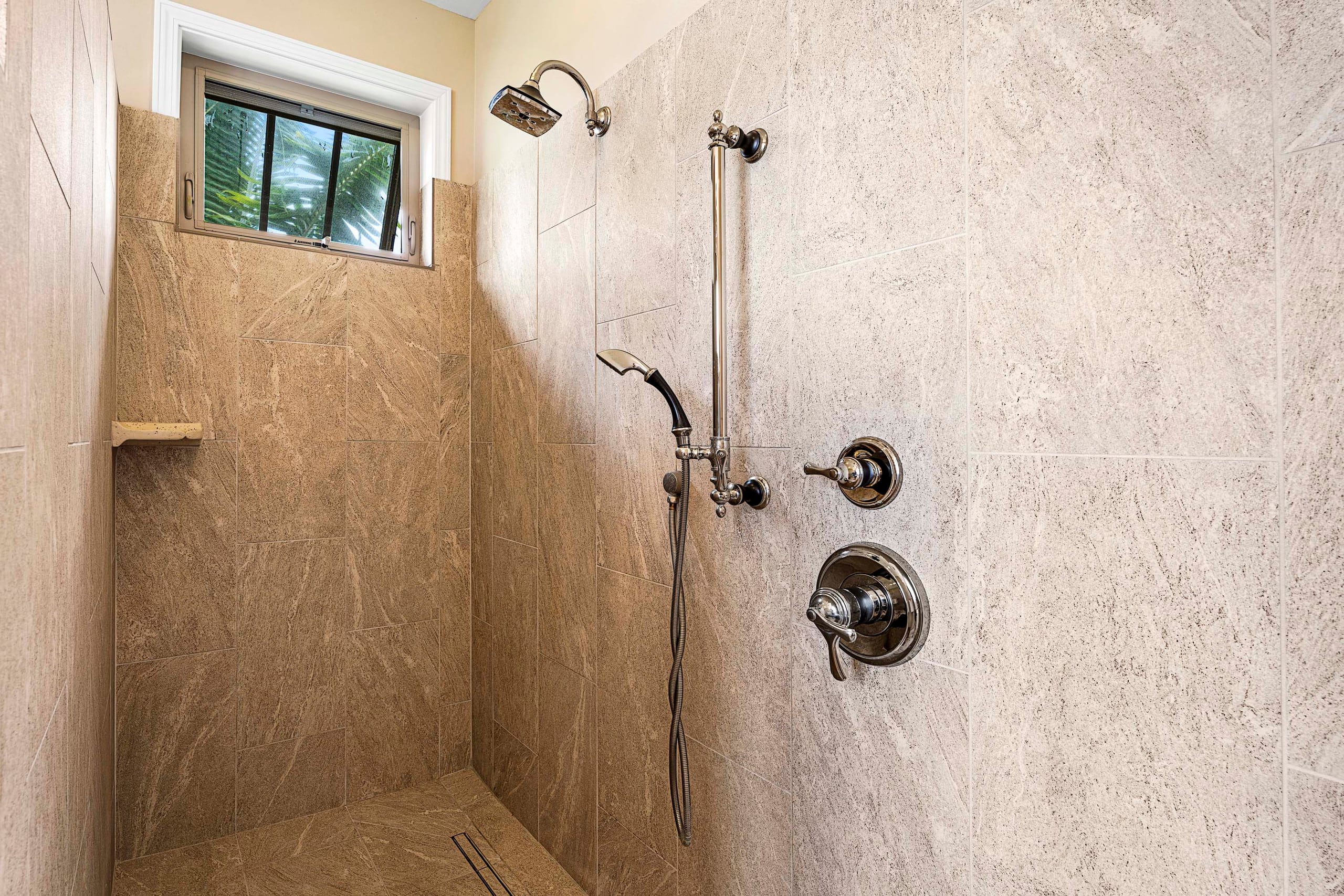 Home in Kailua-Kona · ★4.92 · 3 bedrooms · 6 beds · 3 baths - Image 34