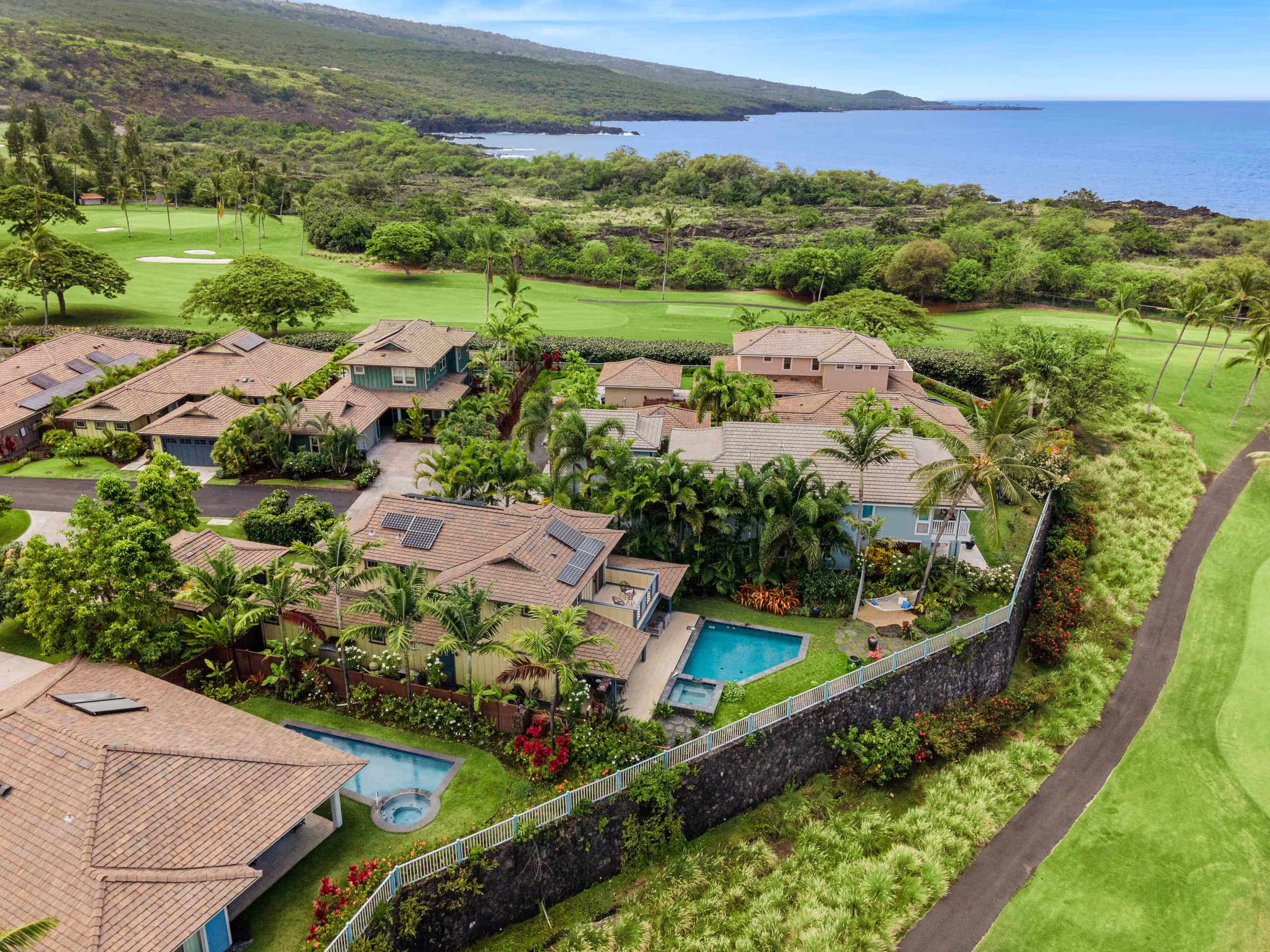 Home in Kailua-Kona · ★4.92 · 3 bedrooms · 6 beds · 3 baths - Image 45