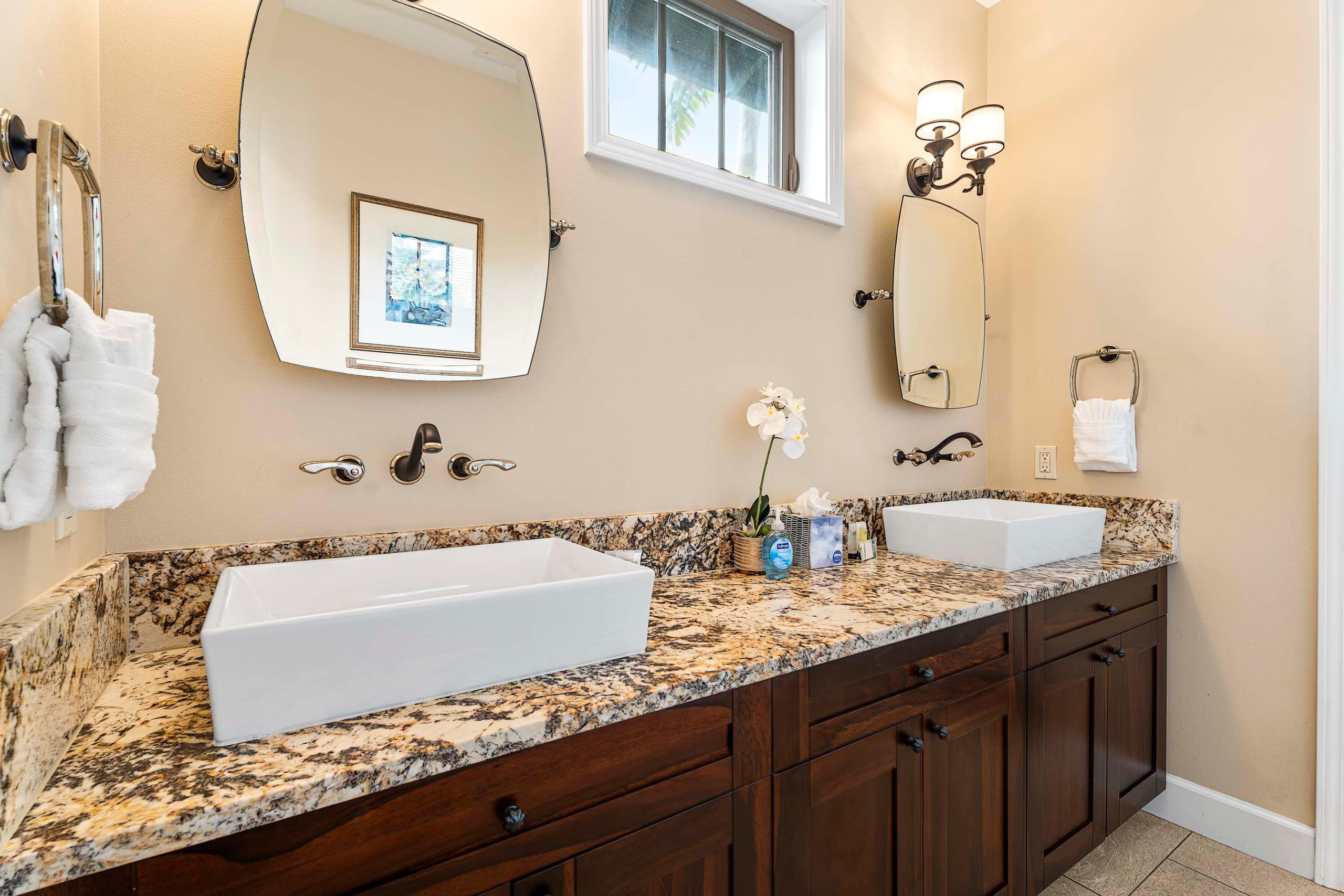 Home in Kailua-Kona · ★4.92 · 3 bedrooms · 6 beds · 3 baths - Image 23