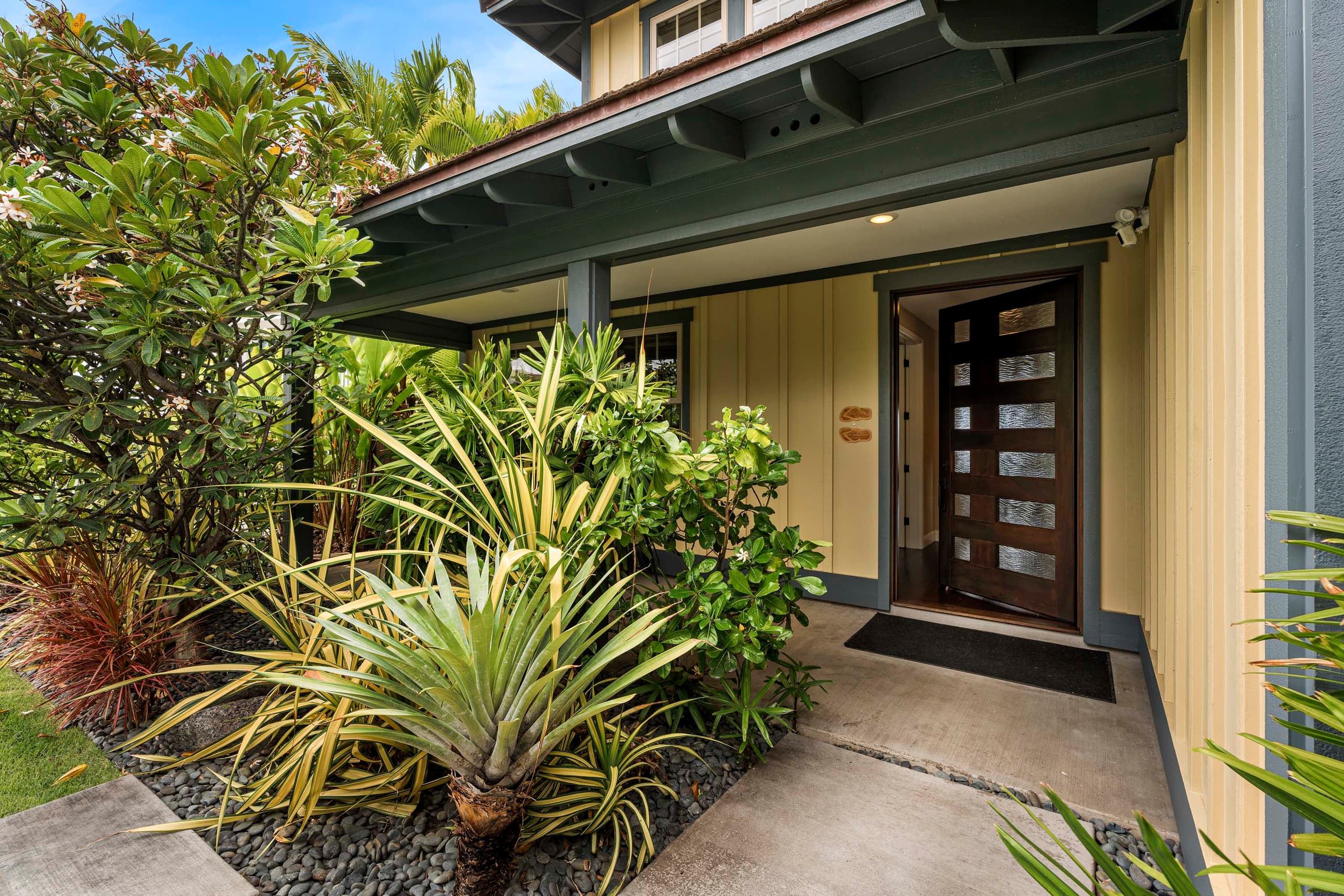 Home in Kailua-Kona · ★4.92 · 3 bedrooms · 6 beds · 3 baths - Image 42