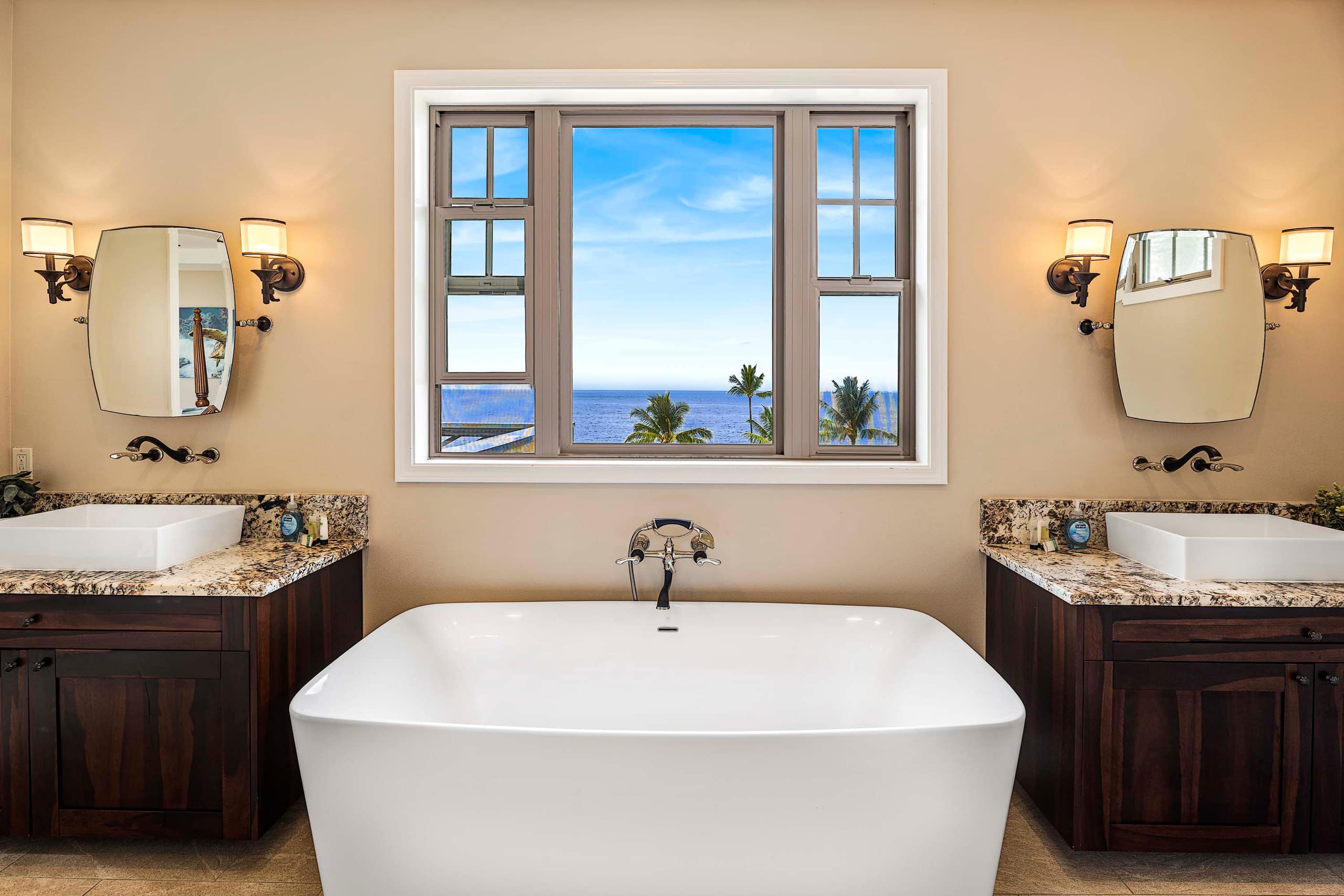 Home in Kailua-Kona · ★4.92 · 3 bedrooms · 6 beds · 3 baths - Image 33
