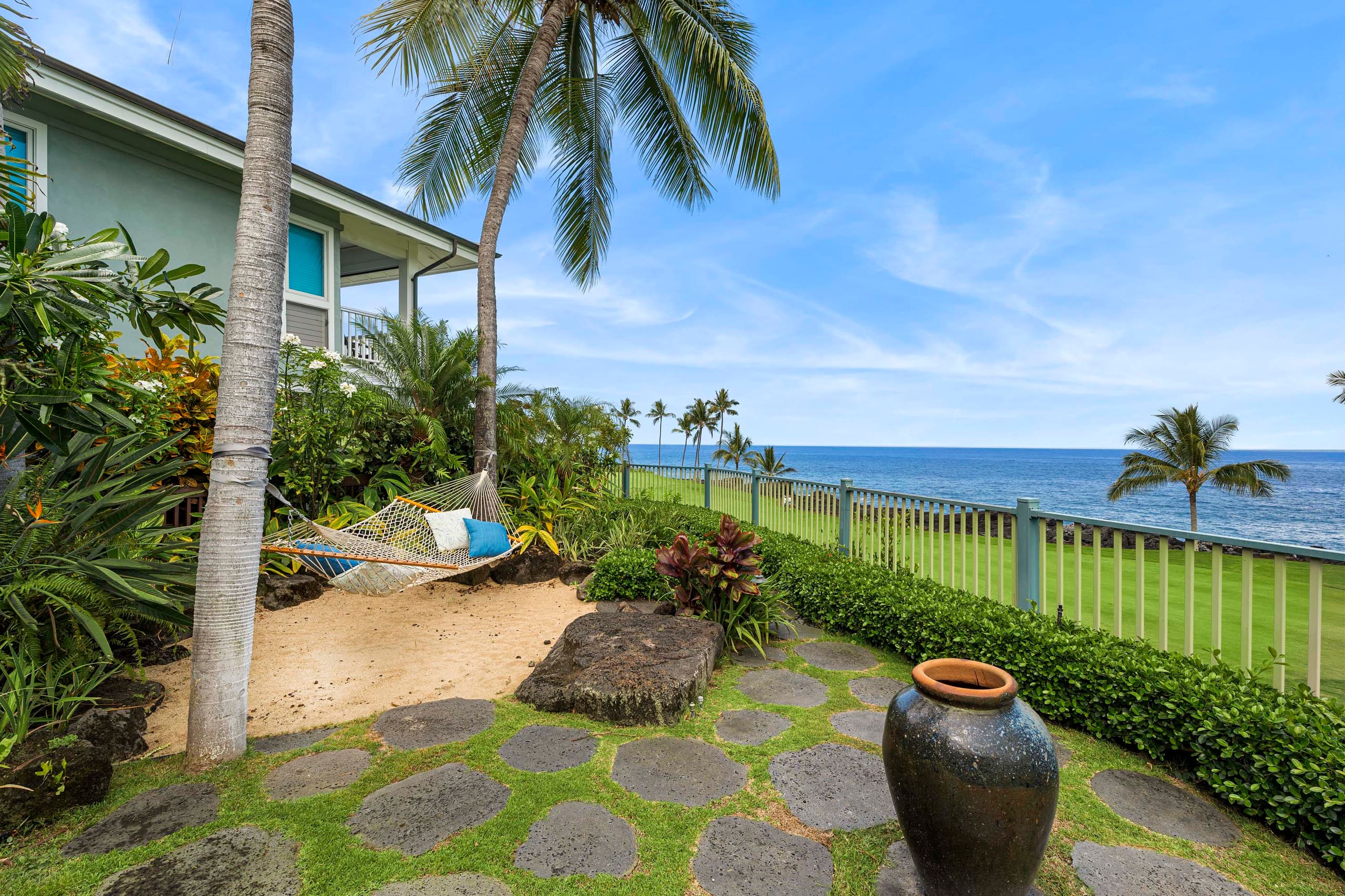Home in Kailua-Kona · ★4.92 · 3 bedrooms · 6 beds · 3 baths - Image 37
