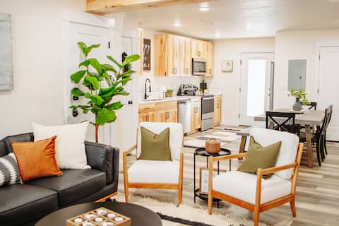 Creekside Cabin Ponderosa-stay with view near Lava