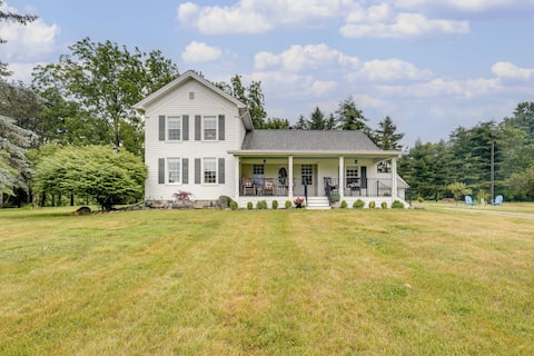 Wolcottville Farmhouse: 18 Mi to Shipshewana