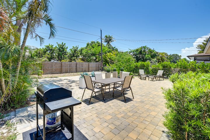 Pet-friendly Naples Vacation Rental Near Beach! - Naples Park, FL