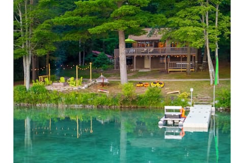 Hot Tub, Water Amenities, Lakeshore Cottage