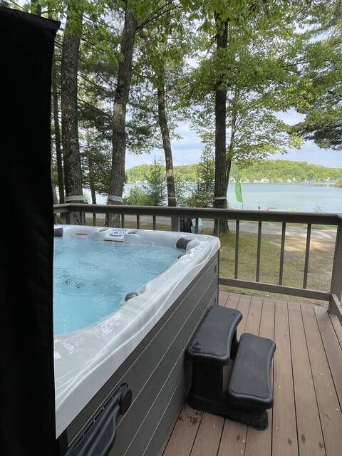 Lakeshore Blvd Cottage