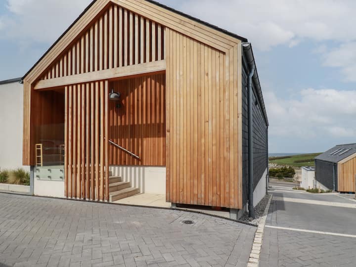 5 Longshore - Newquay