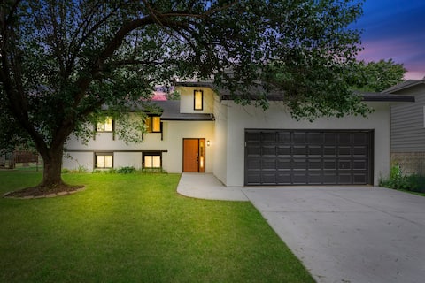 Beautiful 6 bed, 3 bath home in quiet neighborhood