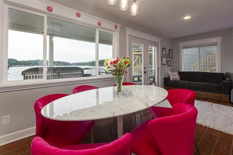 Girly 3BR Lake House w/ Hot Tub & Kayaks