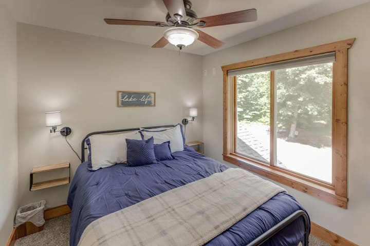 Bedroom 1 Upstairs W Queen