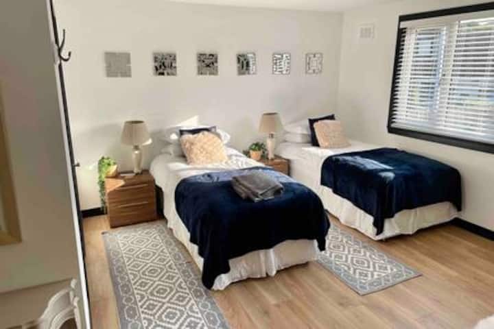 Dormitorio 1: la habitación azul es de dos personas.