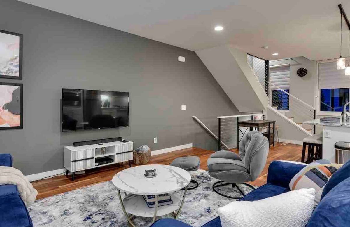 Walk to CWS & Downtown - Modern Townhome - Townhouses for Rent in