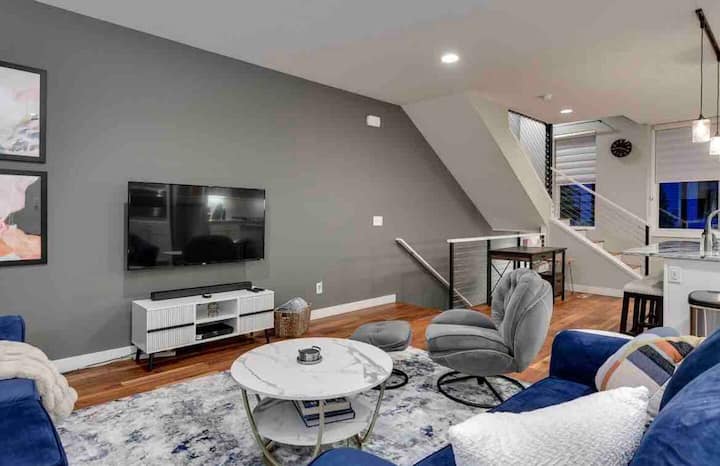 Walk To Cws & Downtown - Modern Townhome - Council Bluffs, IA