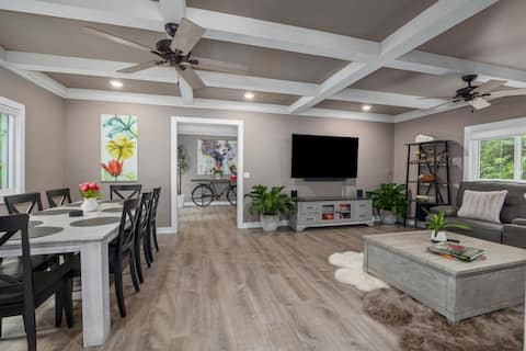 Misty Pines- Lake Michigan Public Beach Access!