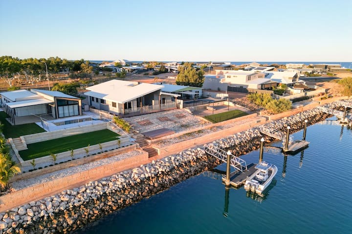 Bonefish – marina house with a jetty