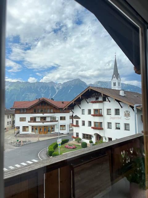 Top Airbnb: Mountain View Apartment Innsbruck - Land in Amras