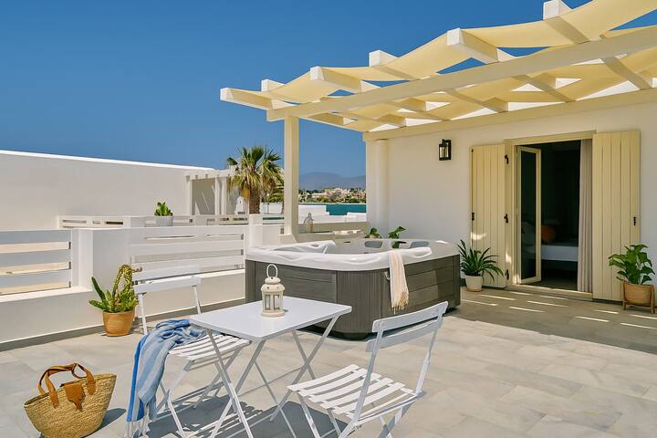 Villa Maria Ultimate Gems – Naoussa Waves Suites gallery image 3