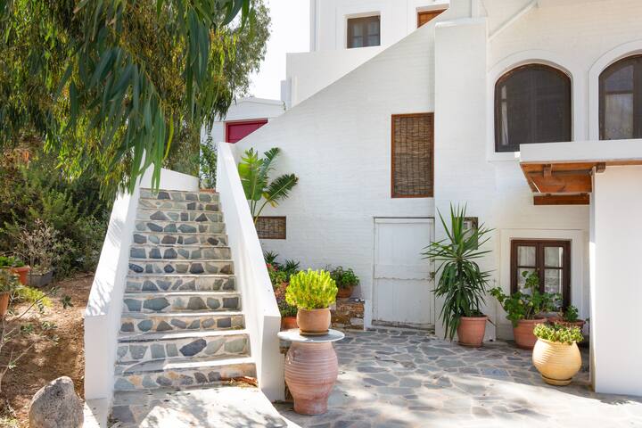 Dendrinos House gallery image 2