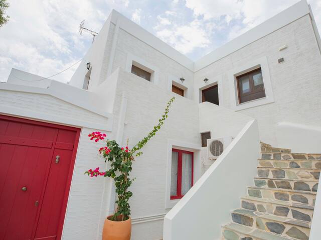 Dendrinos House gallery image 3