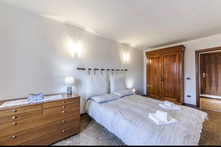 Maurizio House: 2 min to the Train Station & Wi-Fi gallery image 3