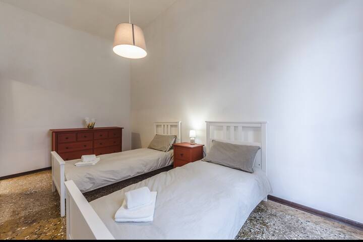 Maurizio House: 2 min to the Train Station & Wi-Fi gallery image 5